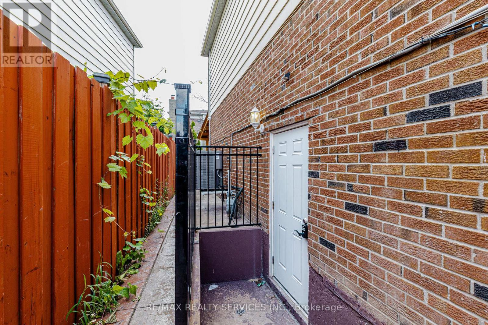 67 Morton Way, Brampton, Ontario  L6Y 2P4 - Photo 39 - W13488928