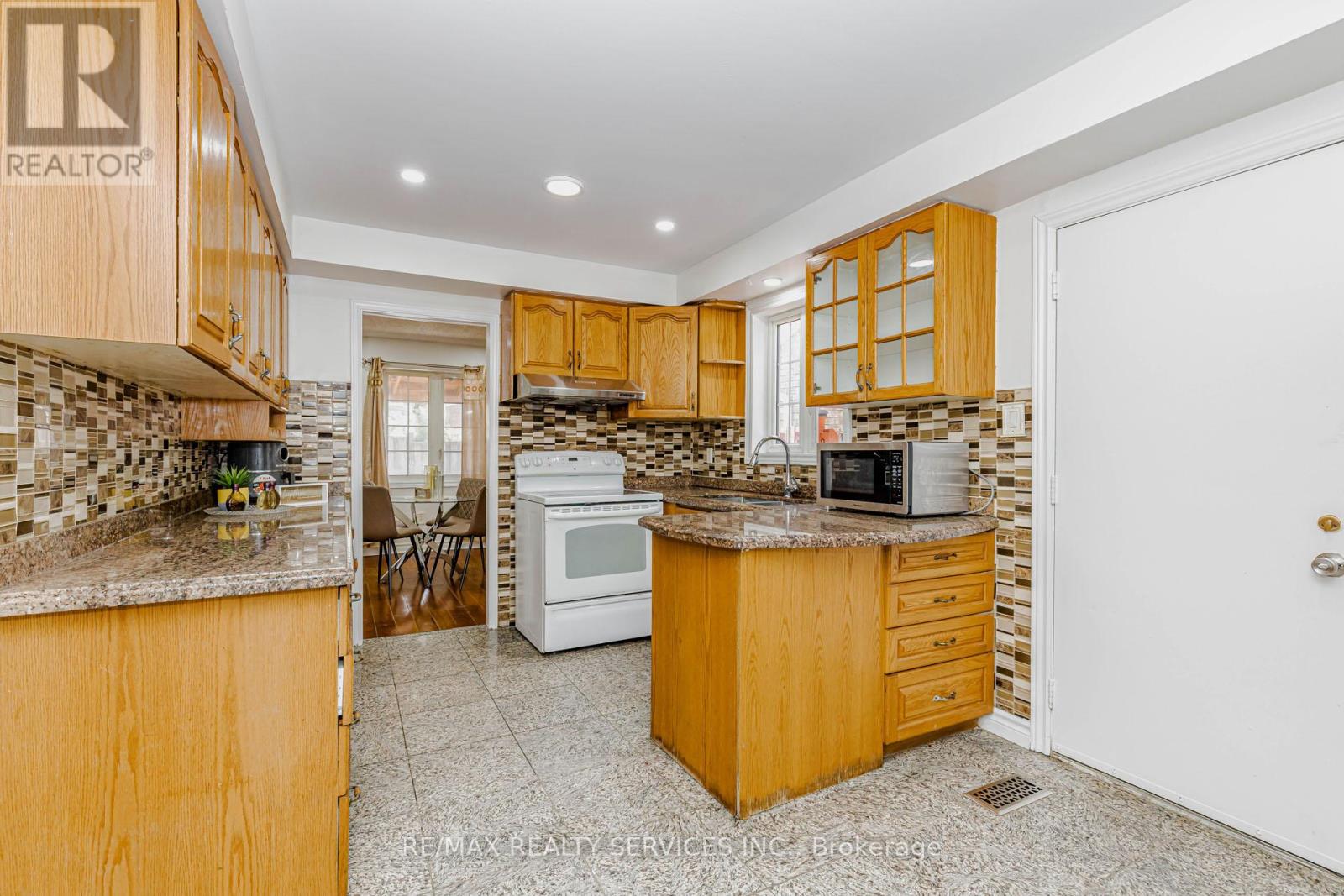 67 Morton Way, Brampton, Ontario  L6Y 2P4 - Photo 12 - W13488928