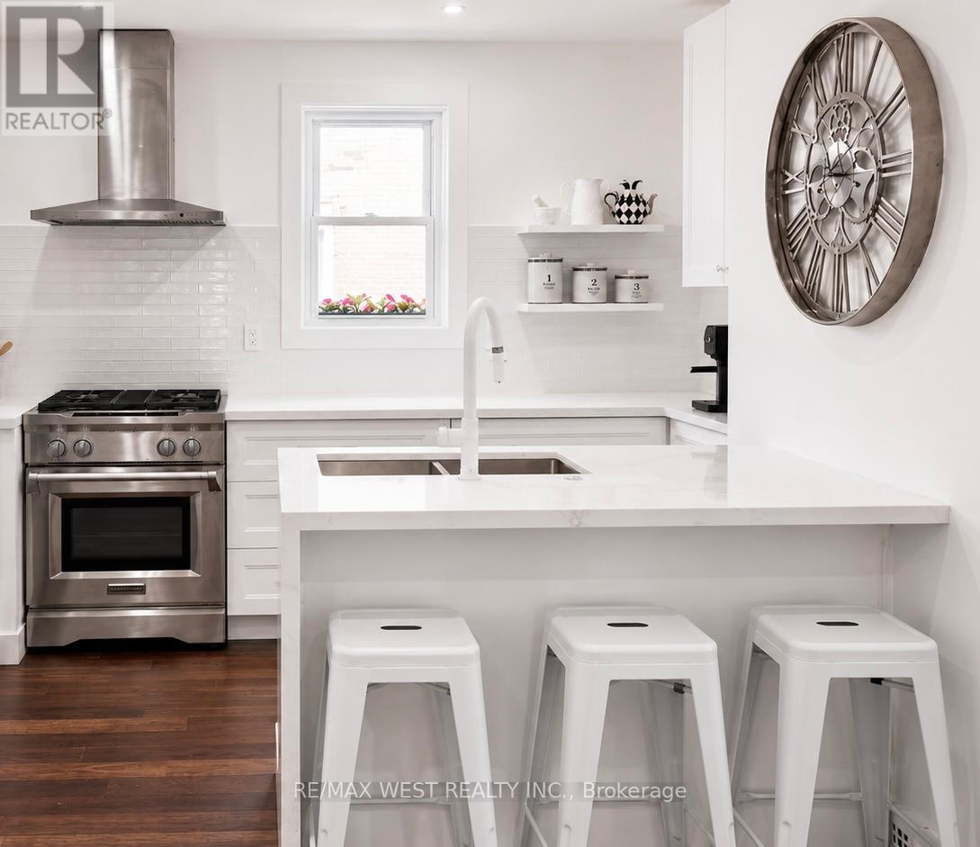 12 Brentwood Road S, Toronto, Ontario  M8Z 3N2 - Photo 4 - W13208198