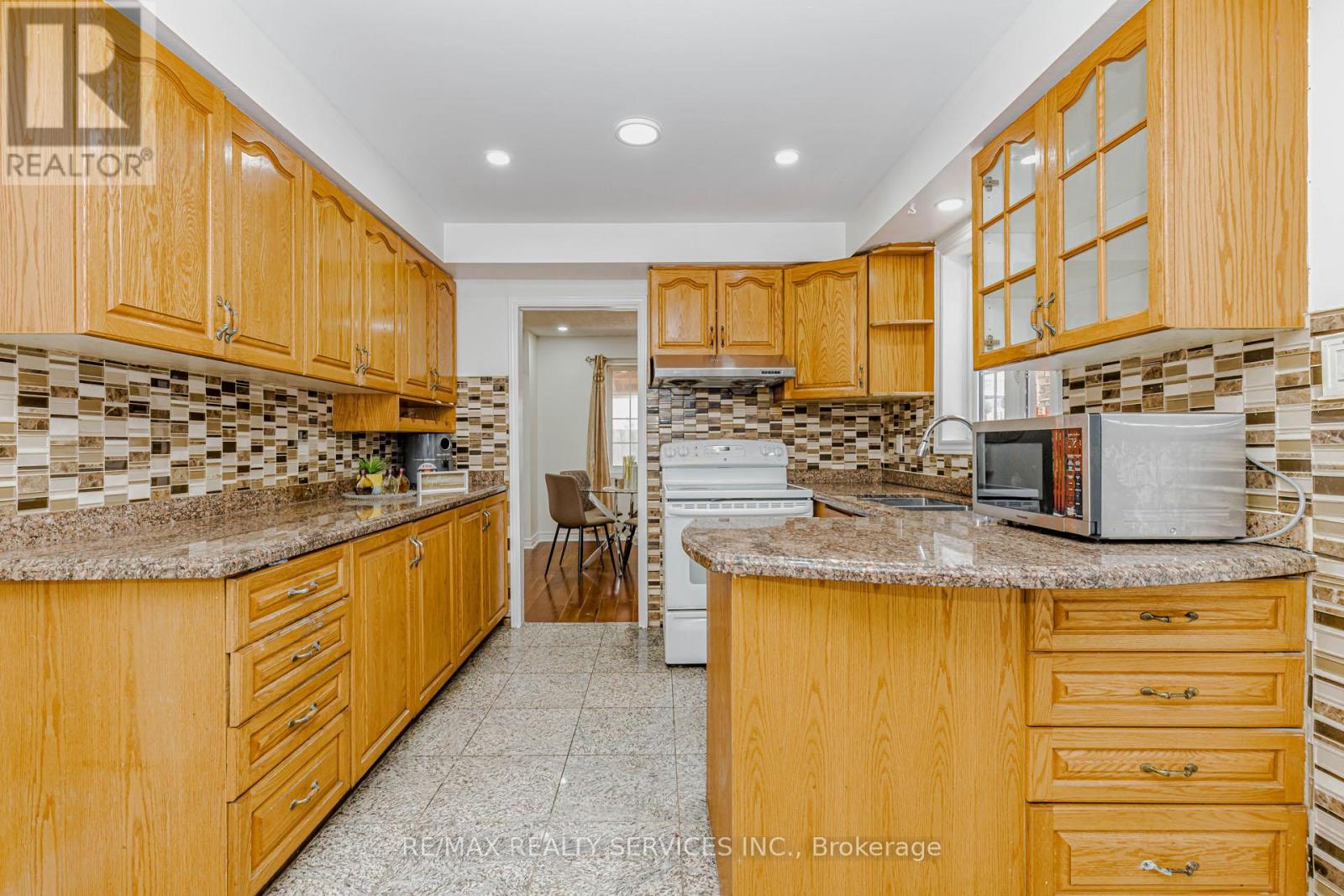 67 Morton Way, Brampton, Ontario  L6Y 2P4 - Photo 13 - W13488928