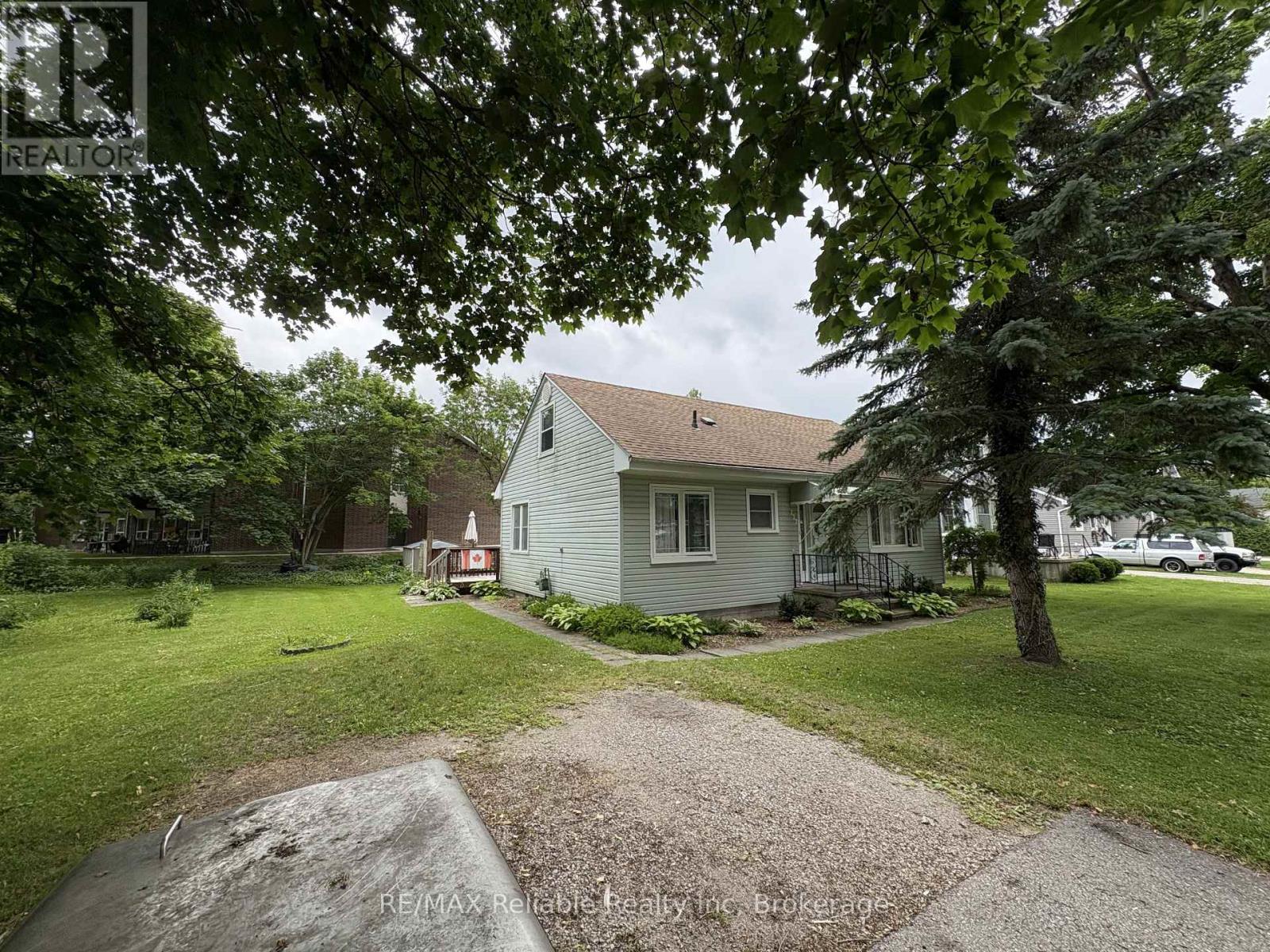 137 Fulton Street, Central Huron (Clinton), Ontario  N0M 1L0 - Photo 2 - X13502188