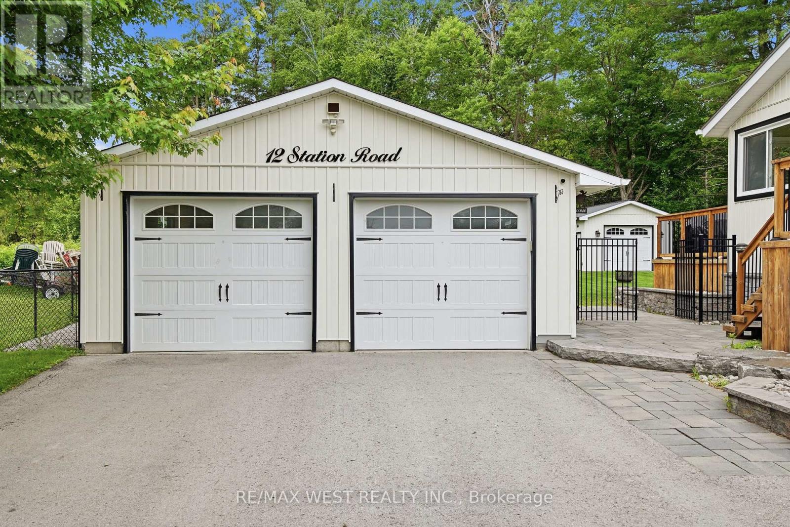 12 Station Road, Georgina, Ontario  L0E 1N0 - Photo 2 - N13502102