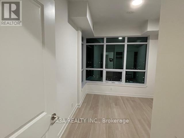 2401 - 50 UPPER MALL WAY - Photo 21
