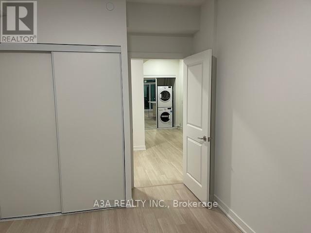 2401 - 50 UPPER MALL WAY - Photo 24