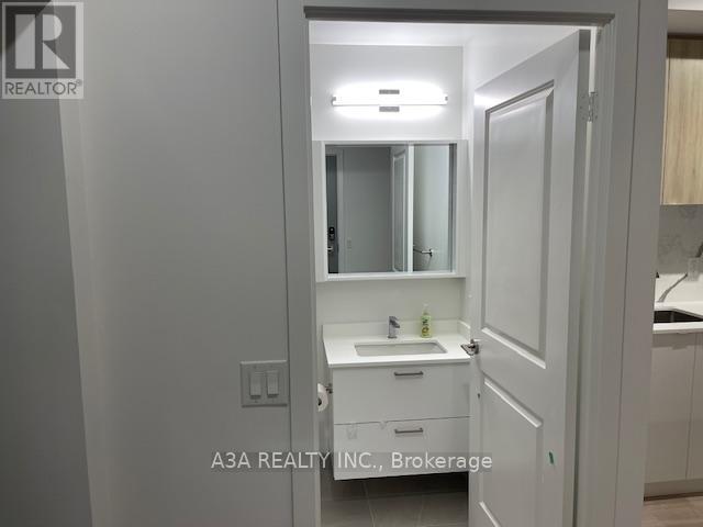 2401 - 50 UPPER MALL WAY - Photo 29