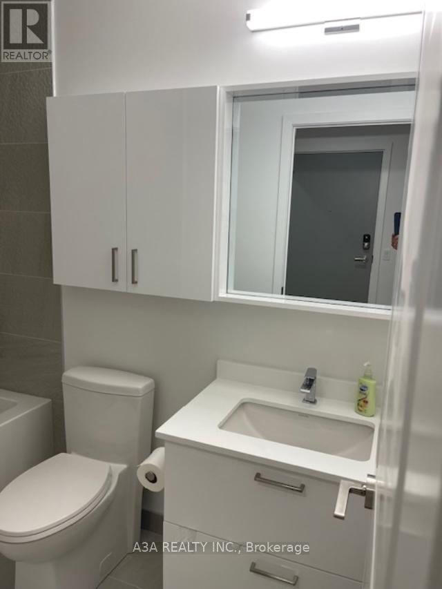2401 - 50 UPPER MALL WAY - Photo 31