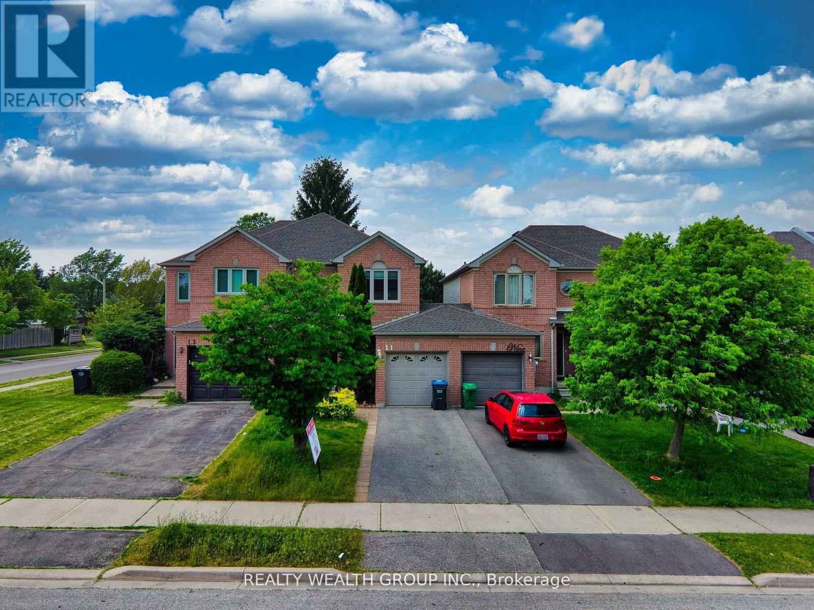 11 Birchcliffe Drive, Brampton, Ontario  L6Z 4T3 - Photo 2 - W13502150