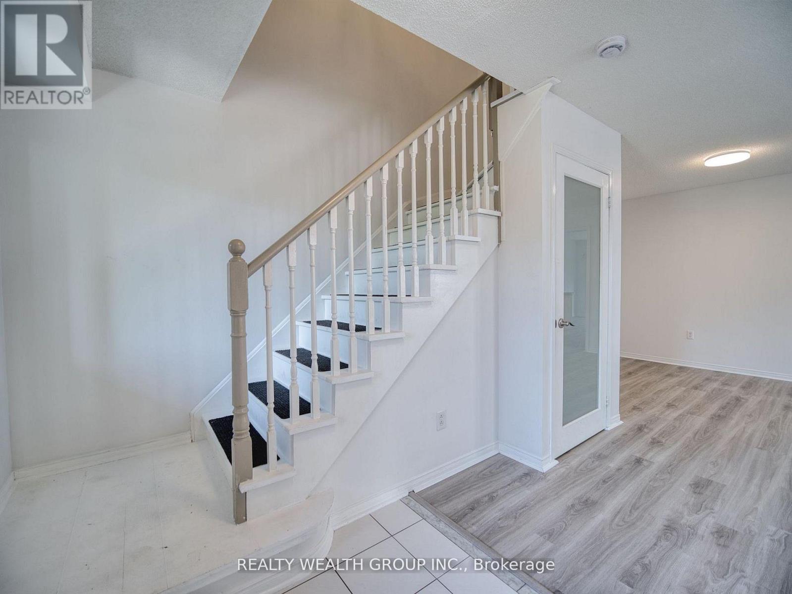 11 Birchcliffe Drive, Brampton, Ontario  L6Z 4T3 - Photo 4 - W13502150