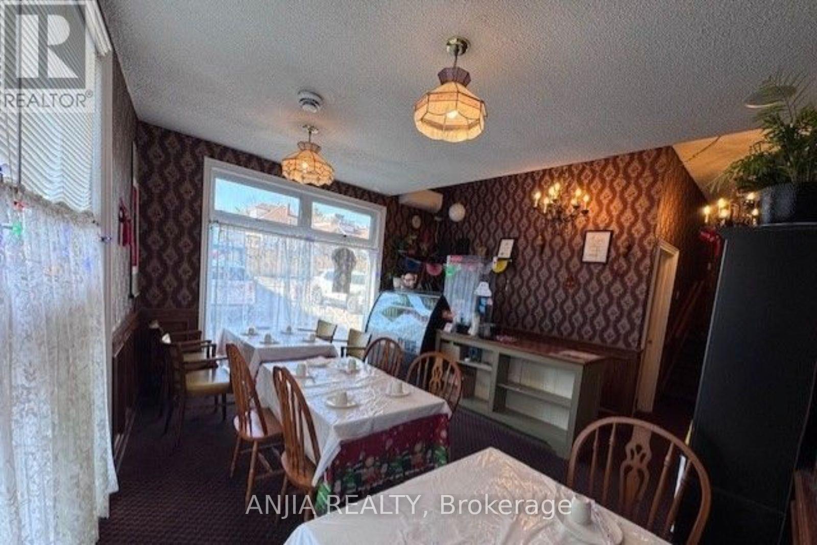 5689 Main Street, Niagara Falls, Ontario  L2G 5Z3 - Photo 3 - X13502100