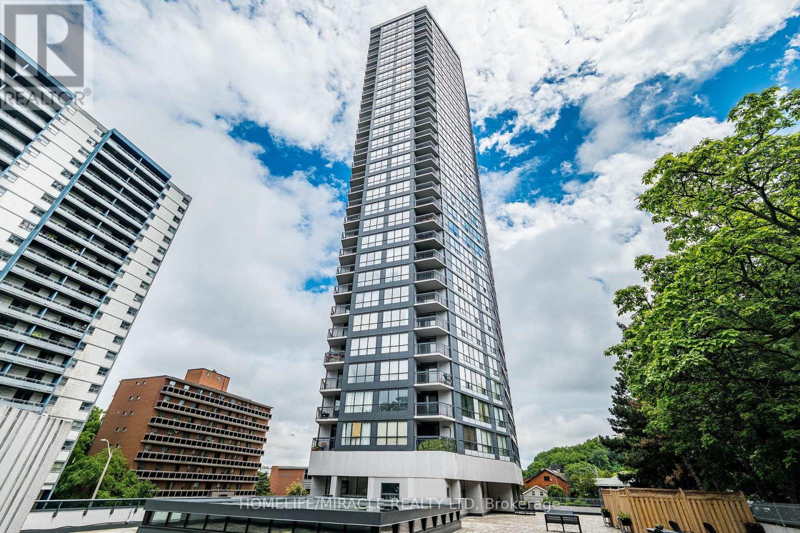 1408 - 150 CHARLTON AVENUE E, Hamilton, Ontario