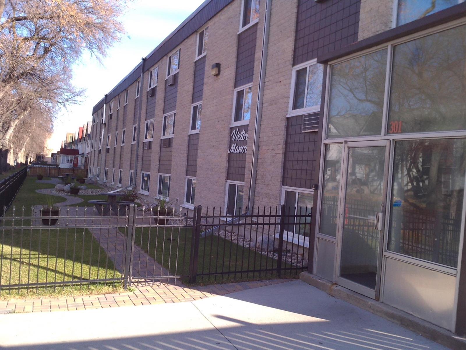 301 Victor St, Winnipeg, Manitoba  R3G 1P7 - Photo 2 - 6a42ad173a4fe160b7163e65