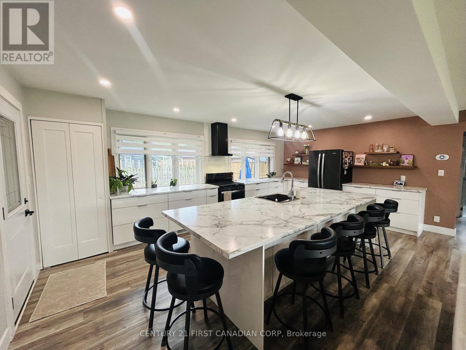 121 Wellington Street W, South Huron, Ontario  N0M 1S2 - Photo 10 - X13502414