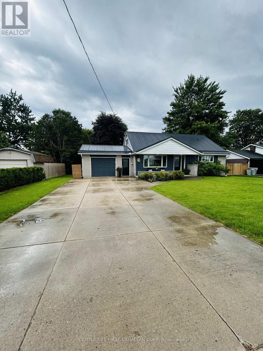 121 Wellington Street W, South Huron, Ontario  N0M 1S2 - Photo 3 - X13502414
