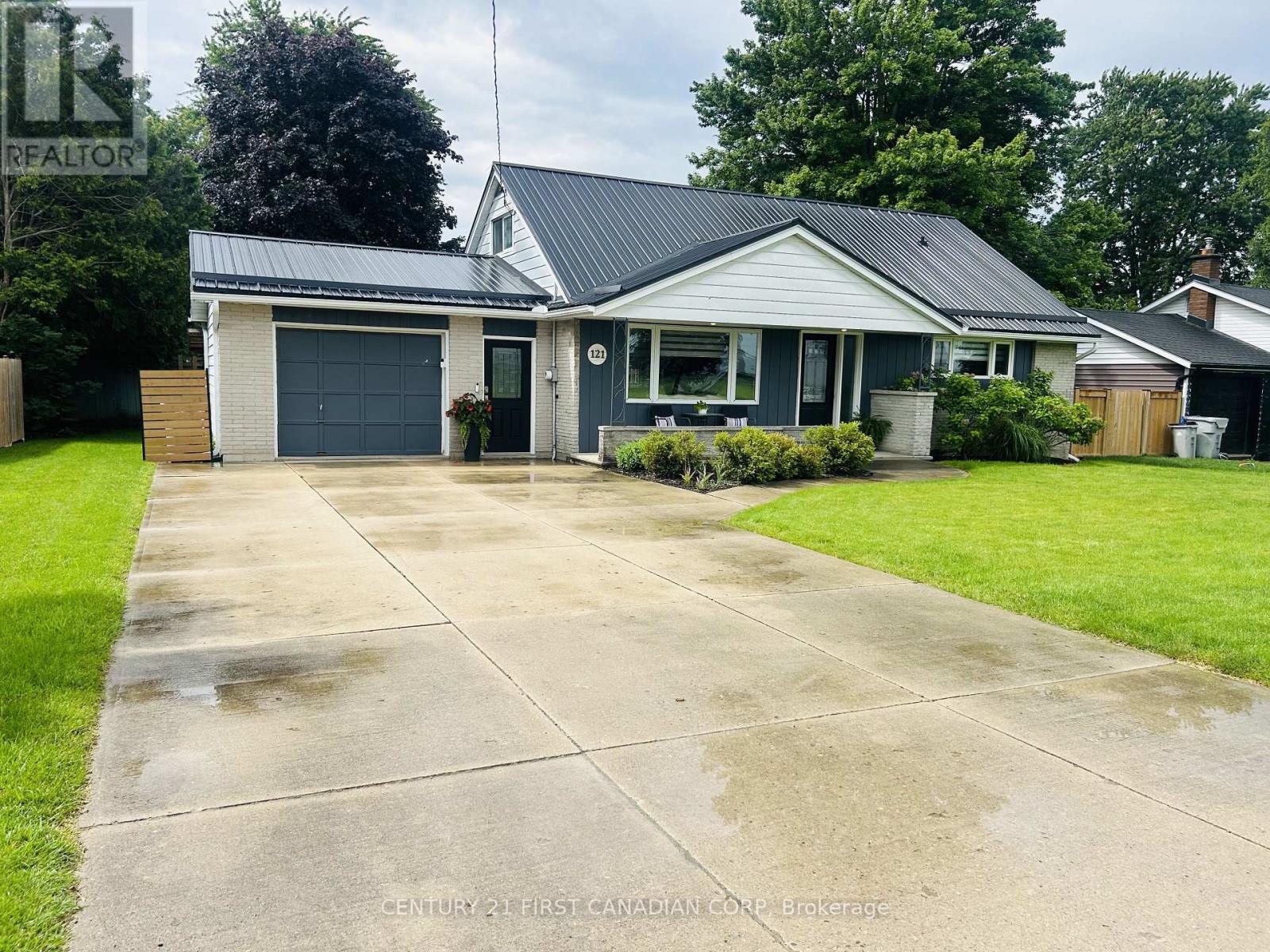 121 Wellington Street W, South Huron, Ontario  N0M 1S2 - Photo 4 - X13502414