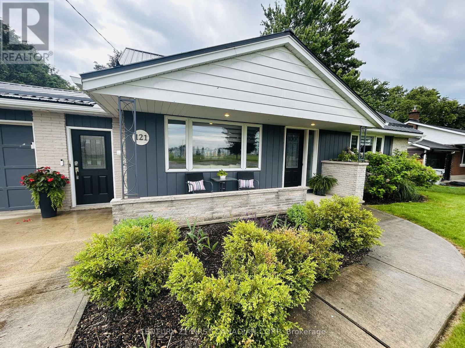 121 Wellington Street W, South Huron, Ontario  N0M 1S2 - Photo 5 - X13502414