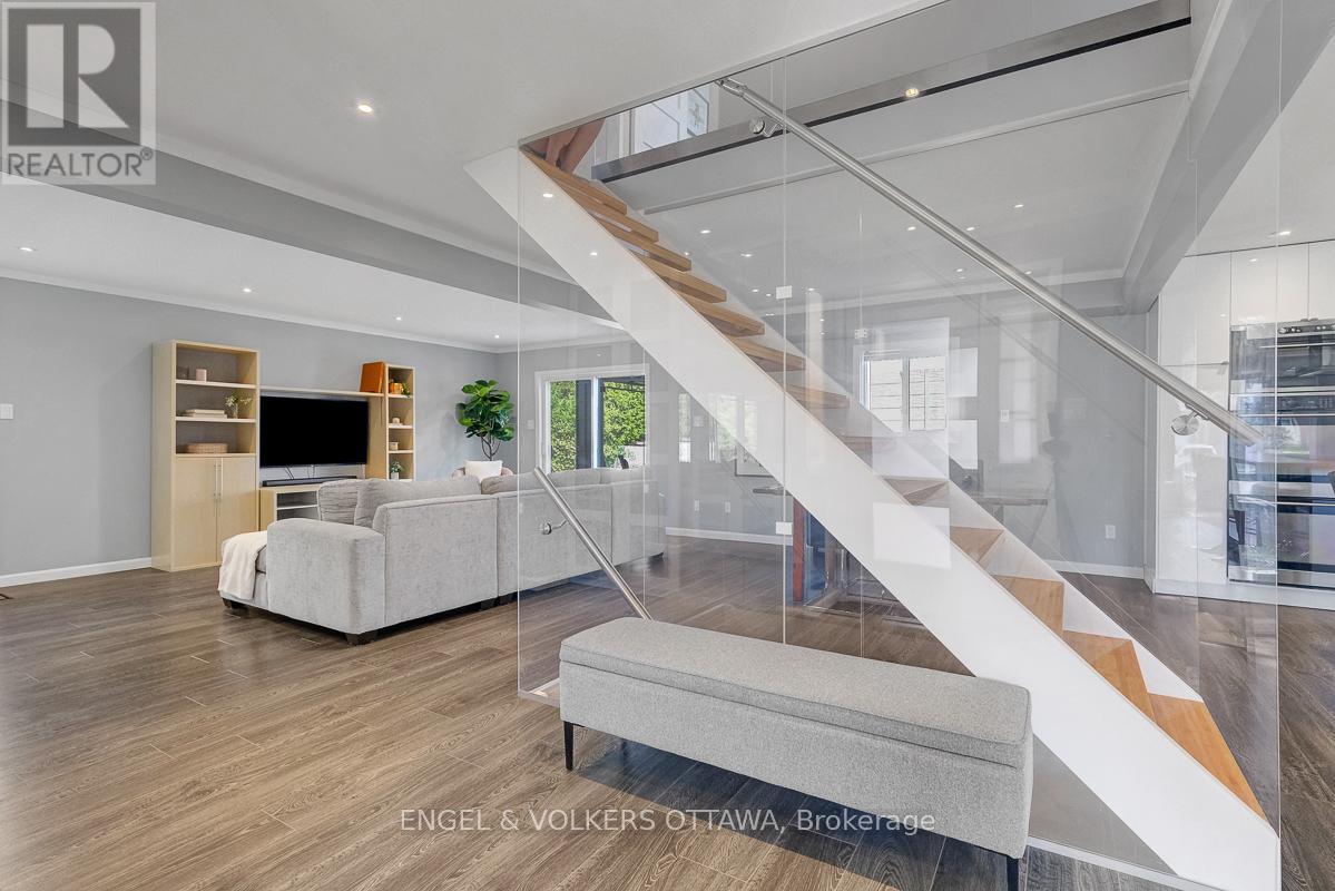 6138 Vineyard Drive, Ottawa, Ontario  K1C 2N6 - Photo 4 - X13502418