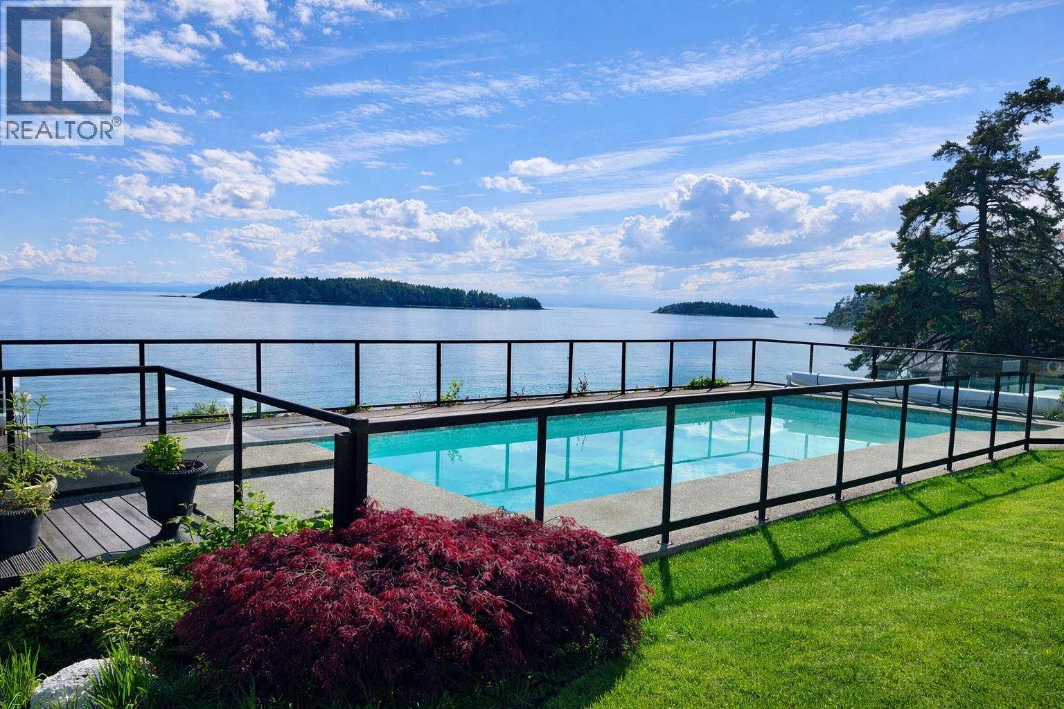 5951 SUNSHINE COAST HIGHWAY, Sechelt, British Columbia