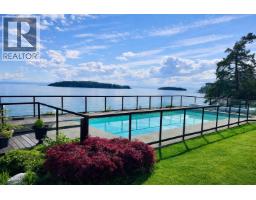 5951 SUNSHINE COAST HIGHWAY, Sechelt, British Columbia