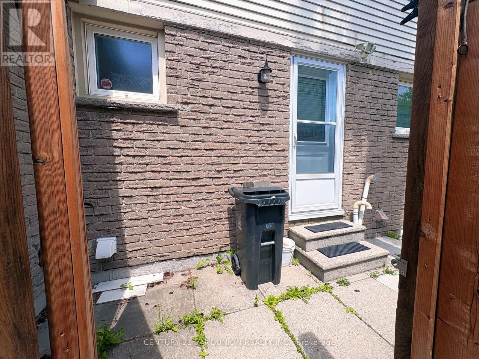 Basement 94 Campania Crescent, Toronto, Ontario  M1V 2E9 - Photo 2 - E13502316