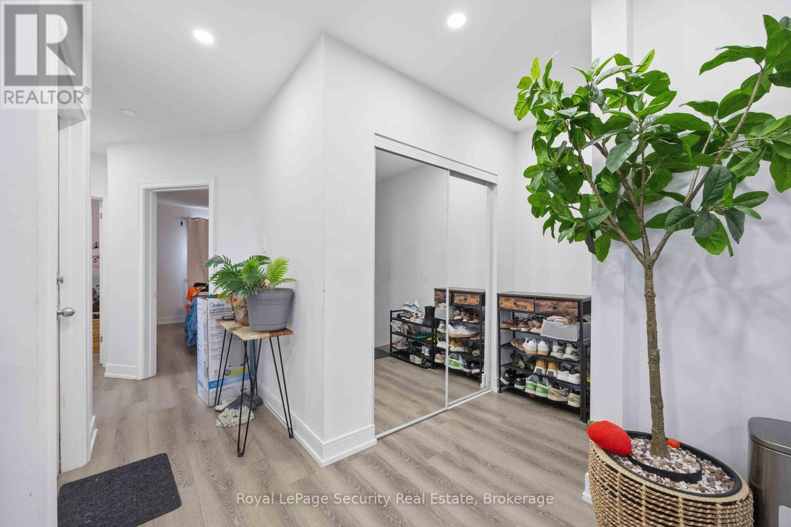 3 - 58 Leduc Drive, Toronto, Ontario  M9W 2A9 - Photo 3 - W13502260