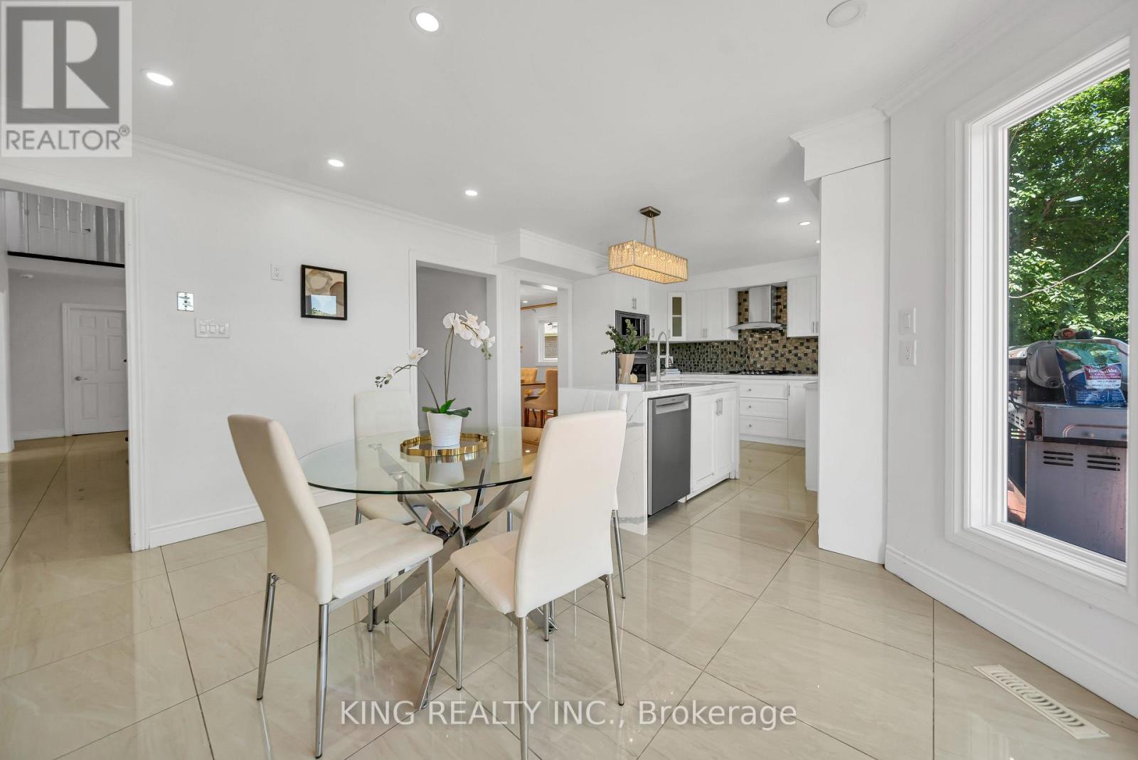 2606 Ambercroft Trail, Mississauga, Ontario  L5M 4K3 - Photo 19 - W13502398