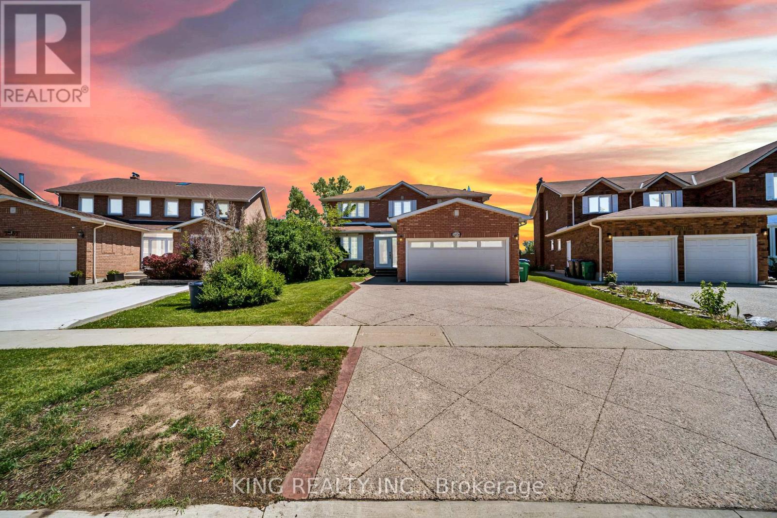 2606 Ambercroft Trail, Mississauga, Ontario  L5M 4K3 - Photo 2 - W13502398