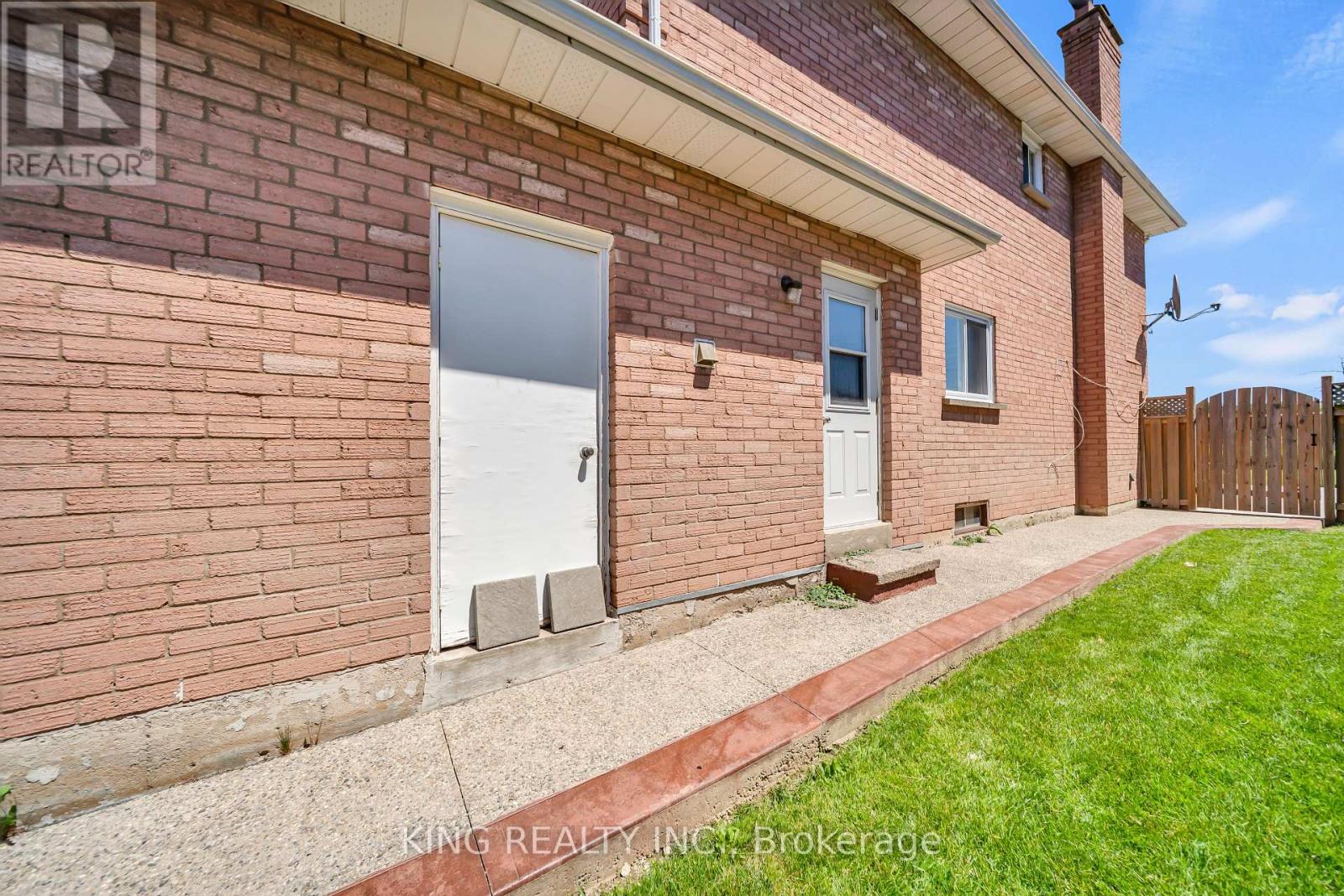 2606 Ambercroft Trail, Mississauga, Ontario  L5M 4K3 - Photo 4 - W13502398