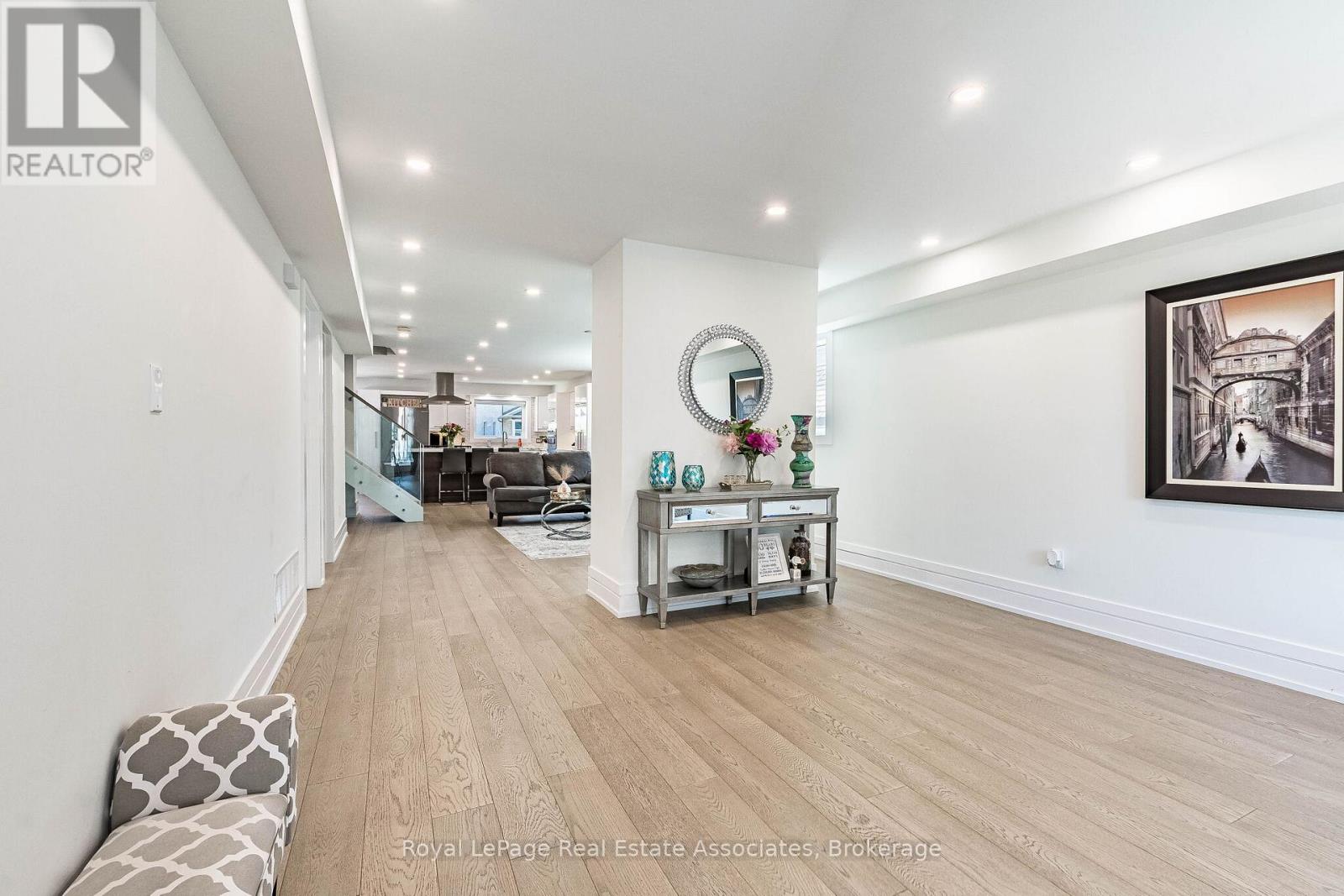 1071 Westmount Avenue, Mississauga, Ontario  L5E 1X5 - Photo 6 - W13502462