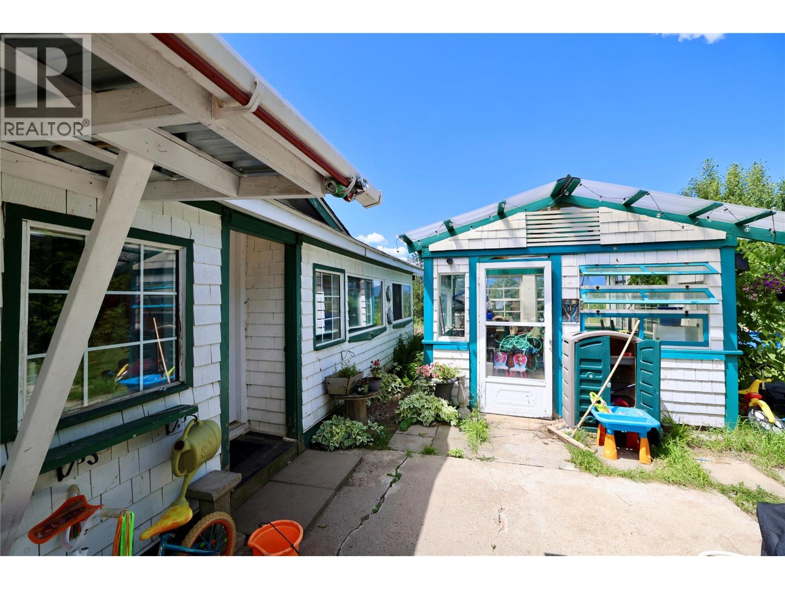 3692 46th Street, Canyon, British Columbia  V0B 1C1 - Photo 5 - 10390803