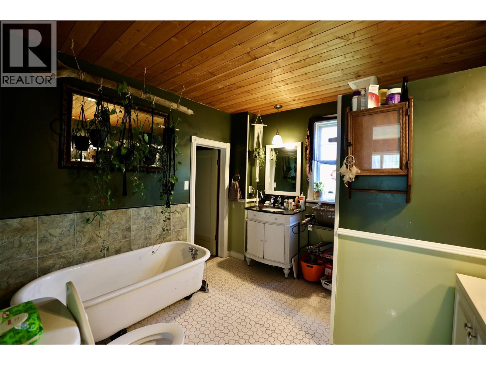3692 46th Street, Canyon, British Columbia  V0B 1C1 - Photo 16 - 10390803