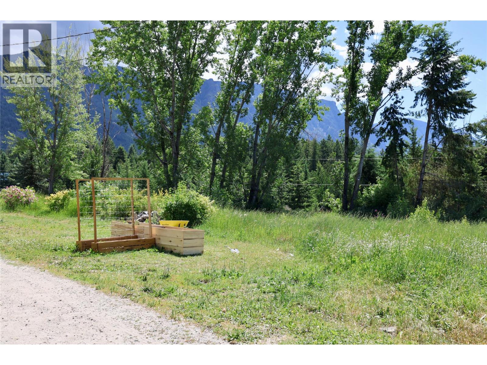 3692 46th Street, Canyon, British Columbia  V0B 1C1 - Photo 10 - 10390803