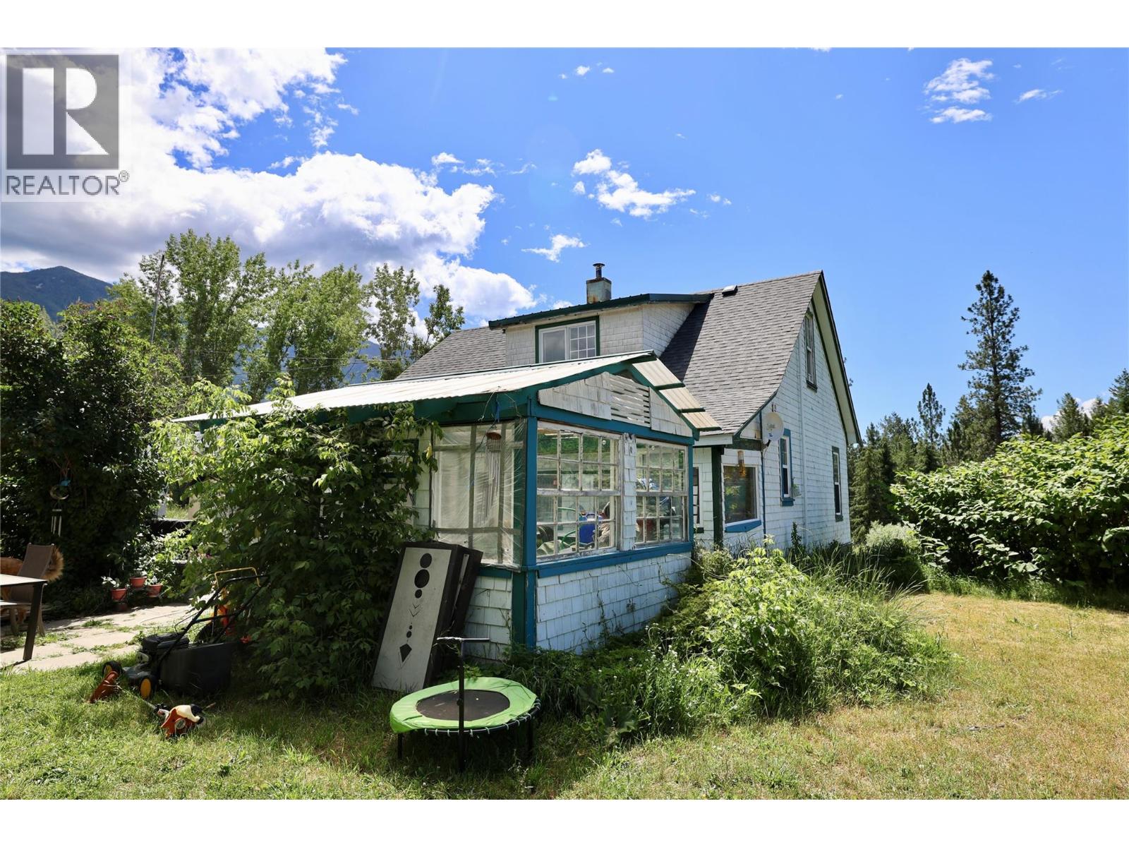 3692 46th Street, Canyon, British Columbia  V0B 1C1 - Photo 6 - 10390803