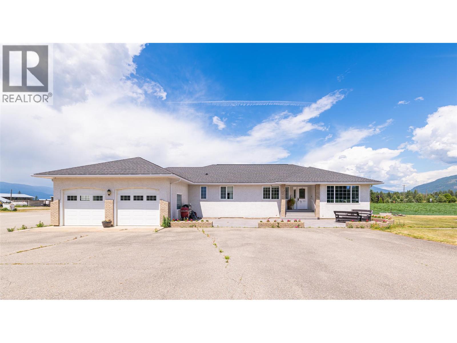 1926 37th Street, Lister, British Columbia  V0B 1G2 - Photo 1 - 10390583