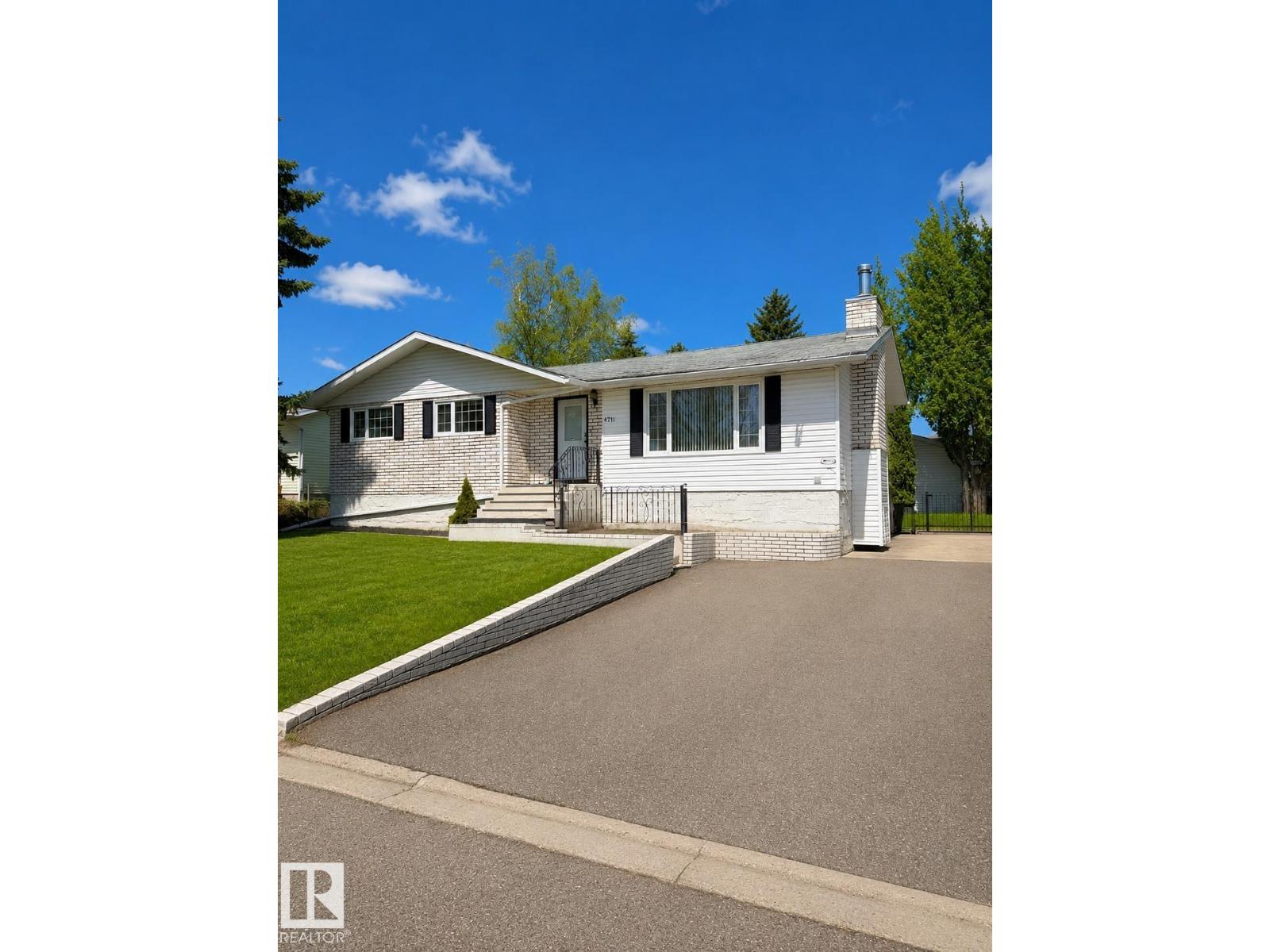 4711 Lakeshore Dr., Bonnyville Town, Alberta  T9N 1P3 - Photo 1 - E4496265