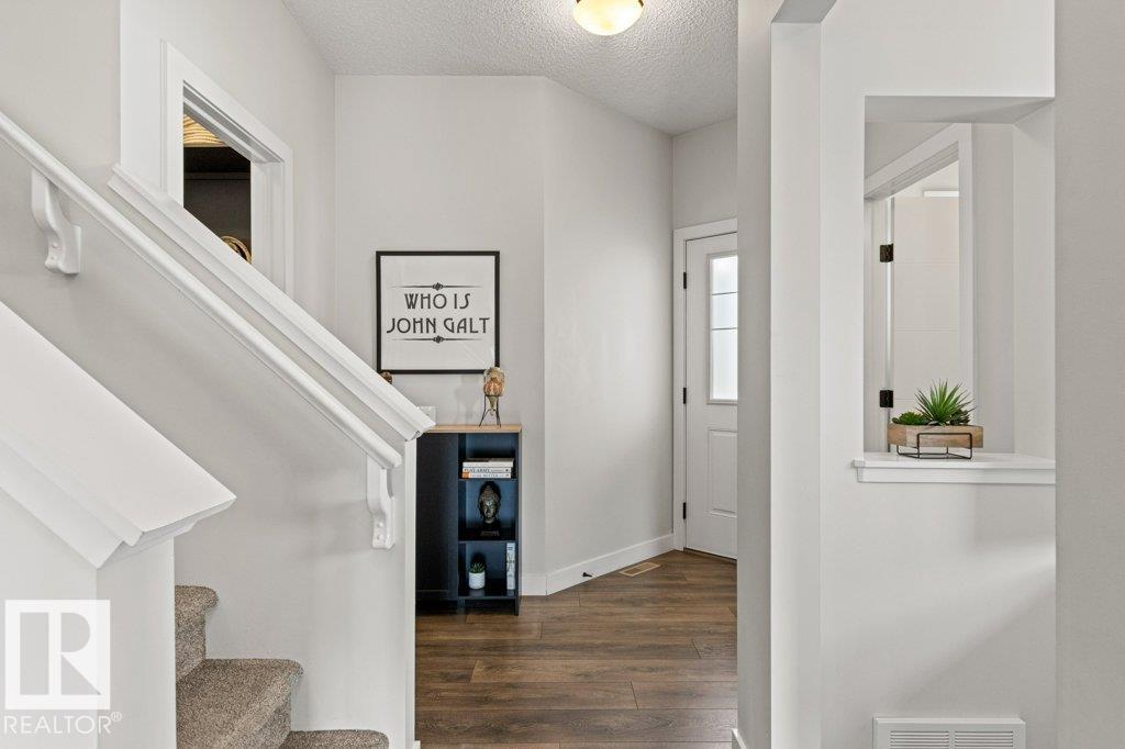 8023 Evans Cr NW, Edmonton, Alberta  T6M 0T7 - Photo 4 - E4496272
