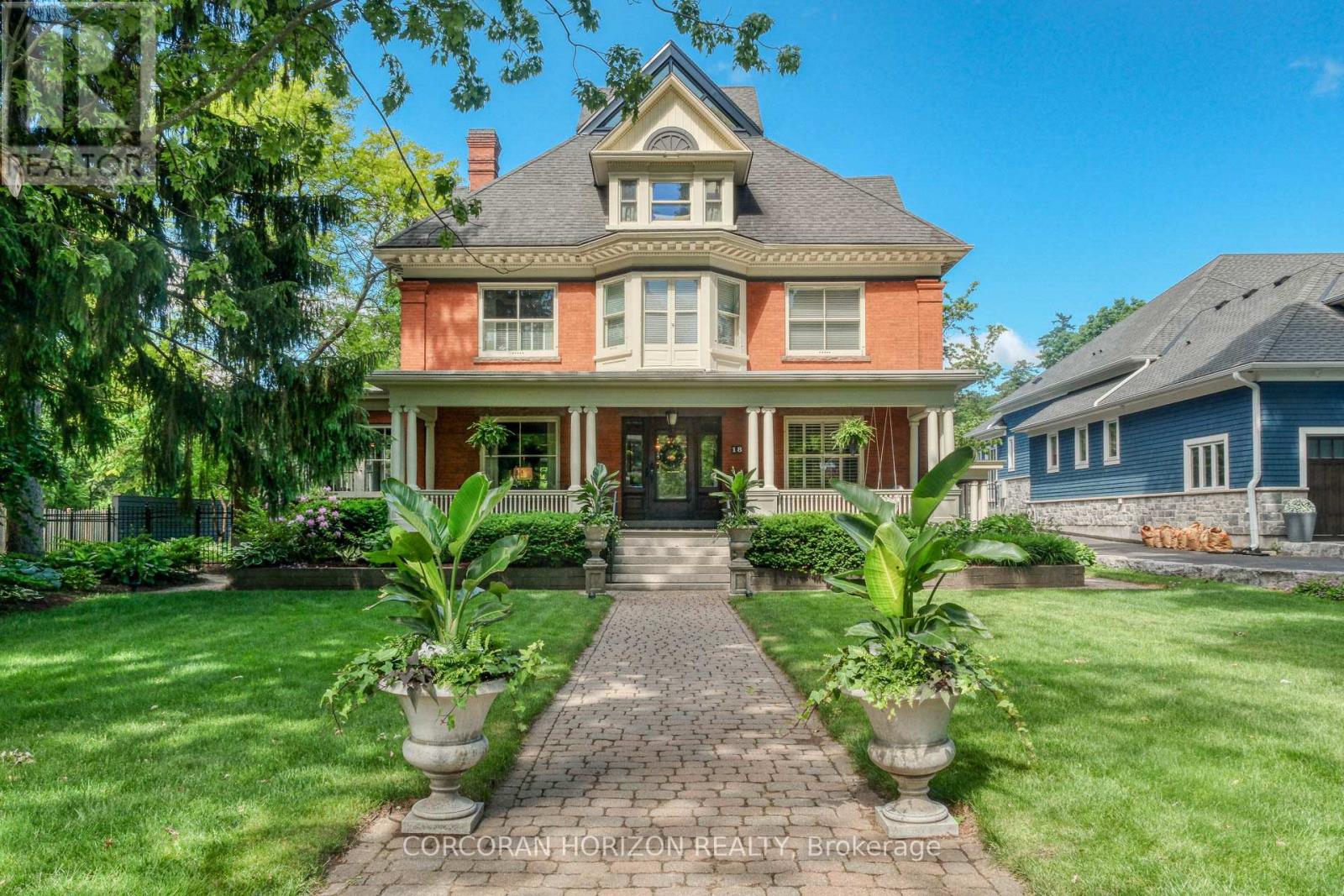 18 Brant Road N, Cambridge, Ontario  N1S 2W1 - Photo 2 - X13092212