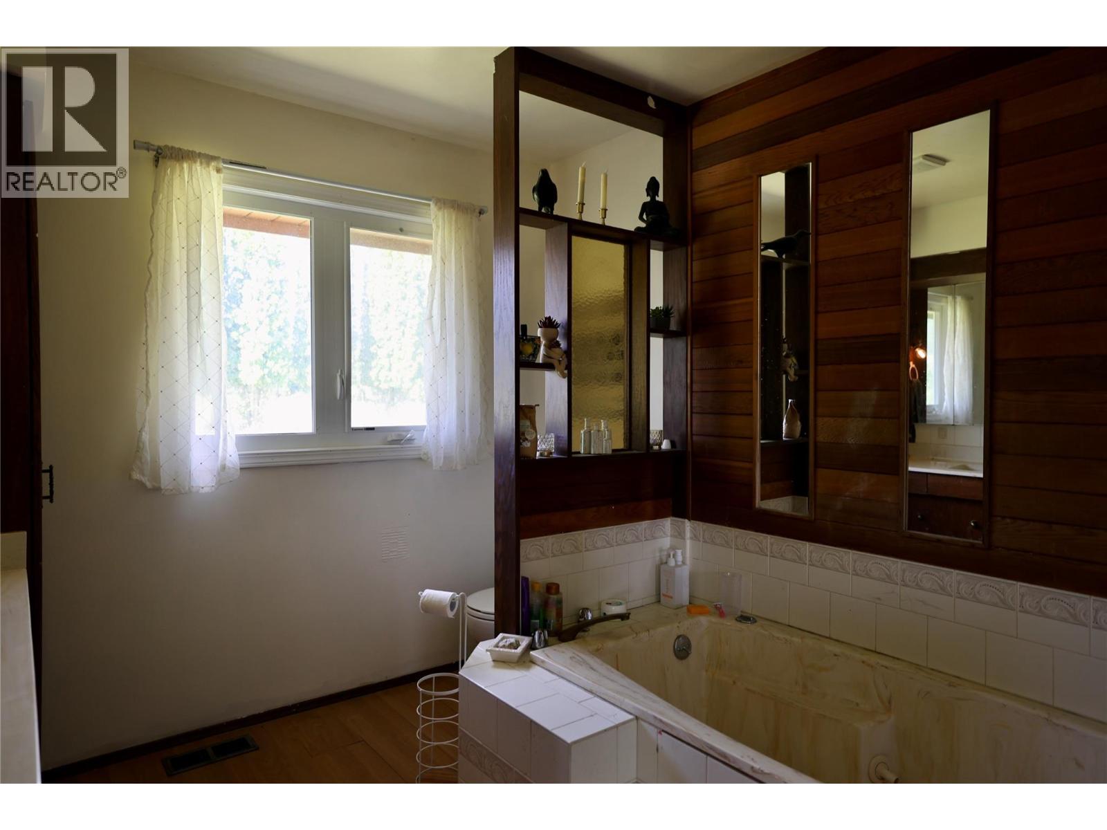 3851 Canyon-Lister Road, Canyon, British Columbia  V0B 1C1 - Photo 16 - 10390801