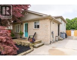 8 Hampton COURT, Chatham, Ontario