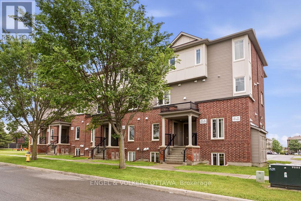 270 ESPIN HEIGHTS, Ottawa, Ontario