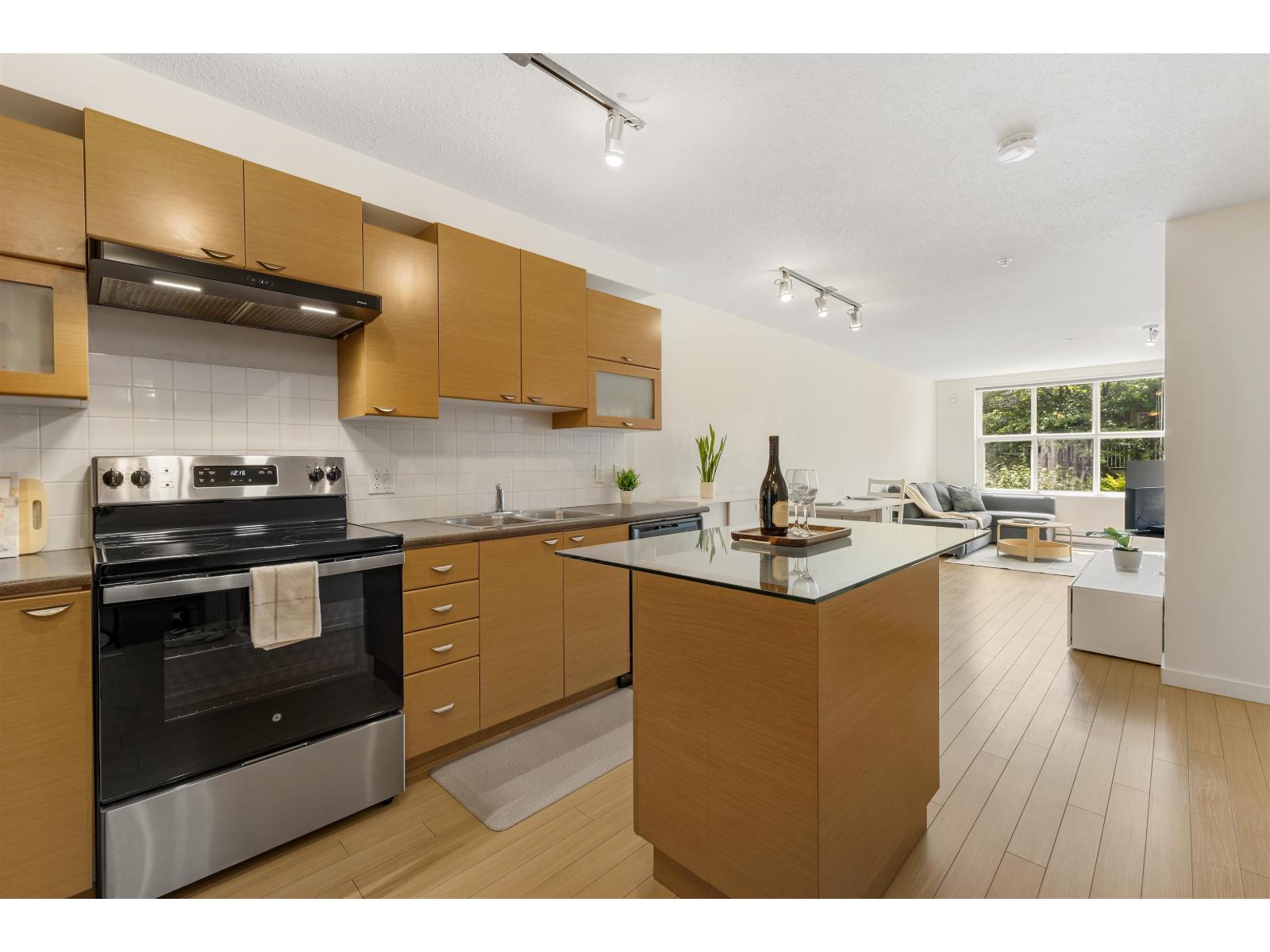 216 10707 139 Street, Surrey, British Columbia  V3T 0B2 - Photo 3 - R3140530