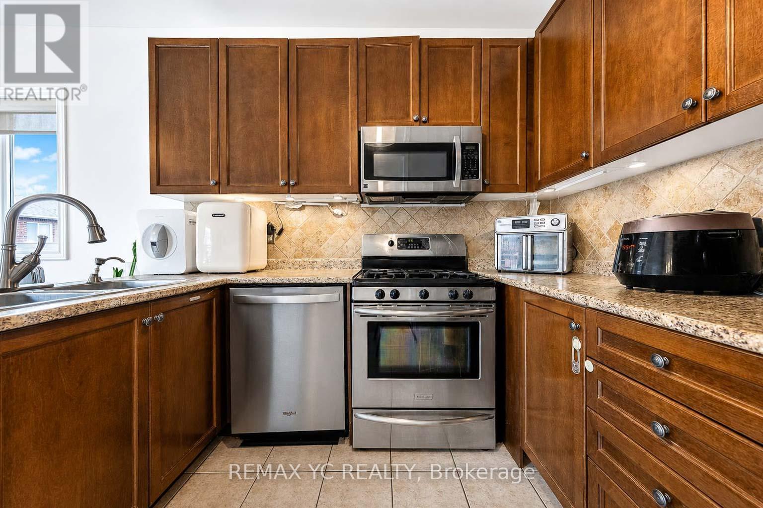 24 Millwright Avenue, Richmond Hill, Ontario  L4E 5B1 - Photo 12 - N13502660