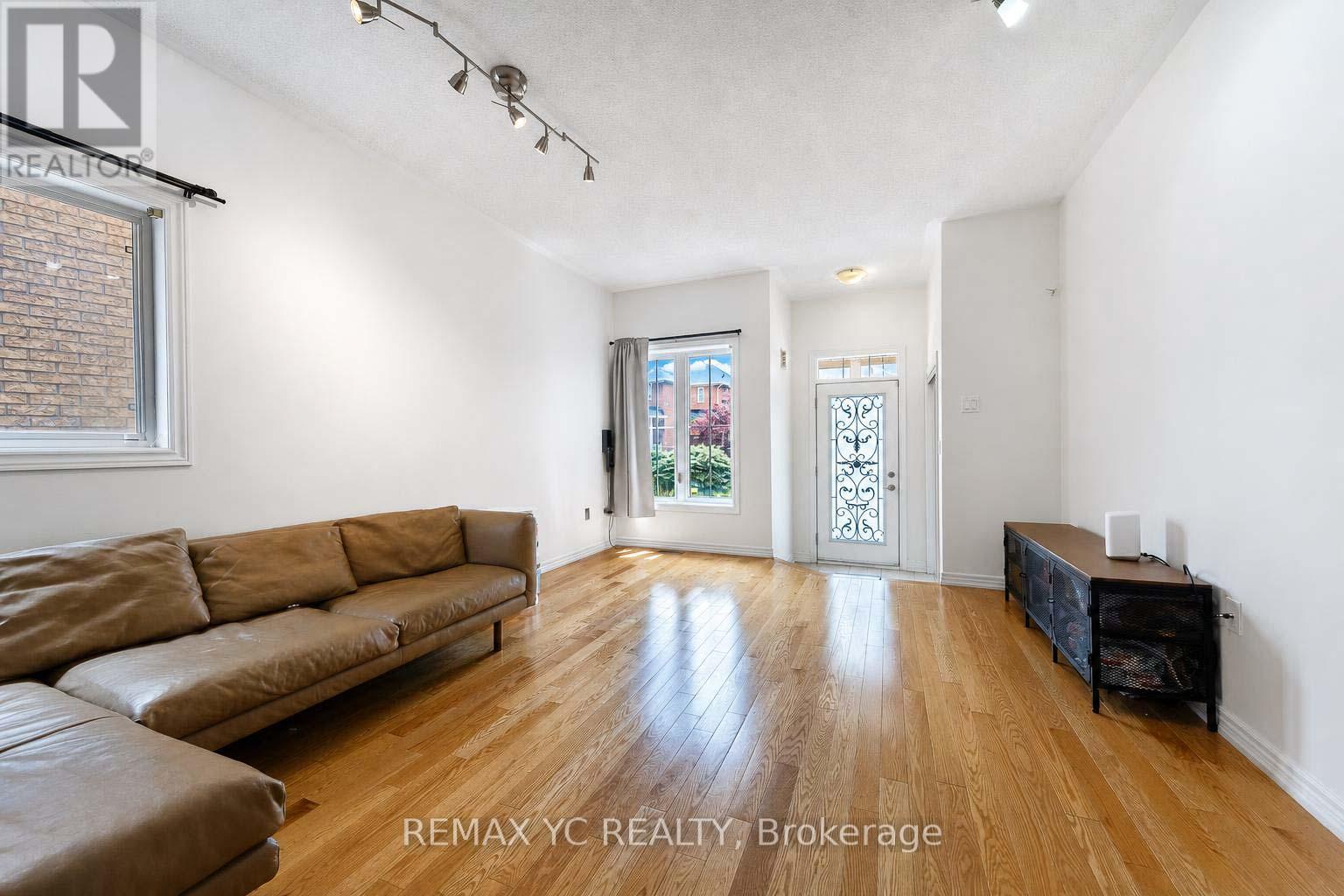 24 Millwright Avenue, Richmond Hill, Ontario  L4E 5B1 - Photo 6 - N13502660