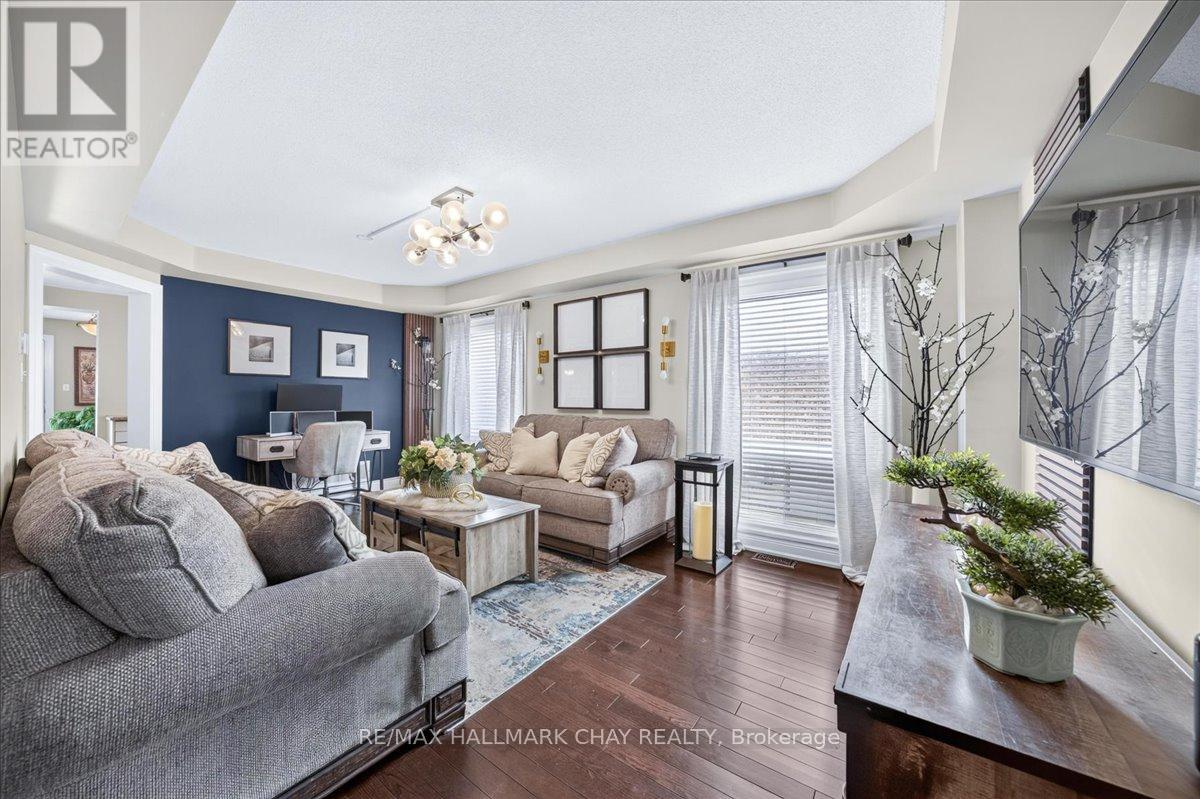 551 Pelletier Court, Newmarket, Ontario  L3X 2N5 - Photo 5 - N13502732