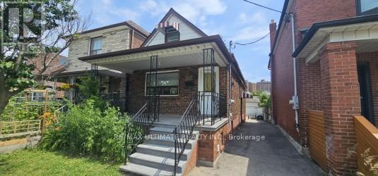 <div class="slider-price">$799,900</div><p>217 Ennerdale Road, Toronto, Ontario</p>