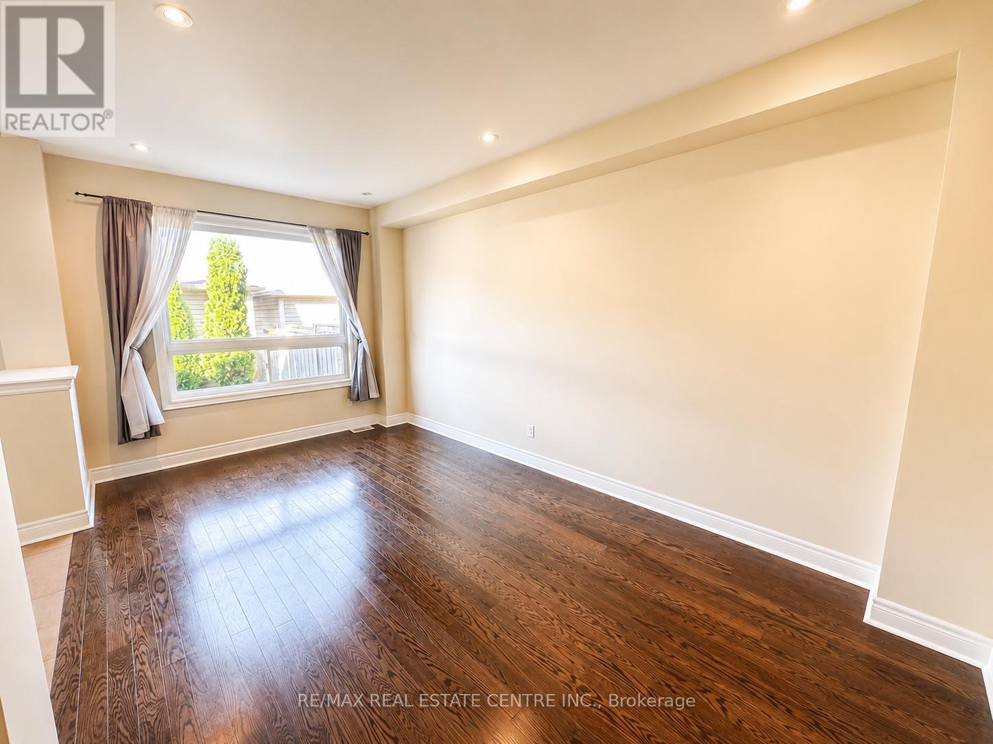 2491 Postmaster Drive, Oakville, Ontario  L6M 0L5 - Photo 7 - W13502710