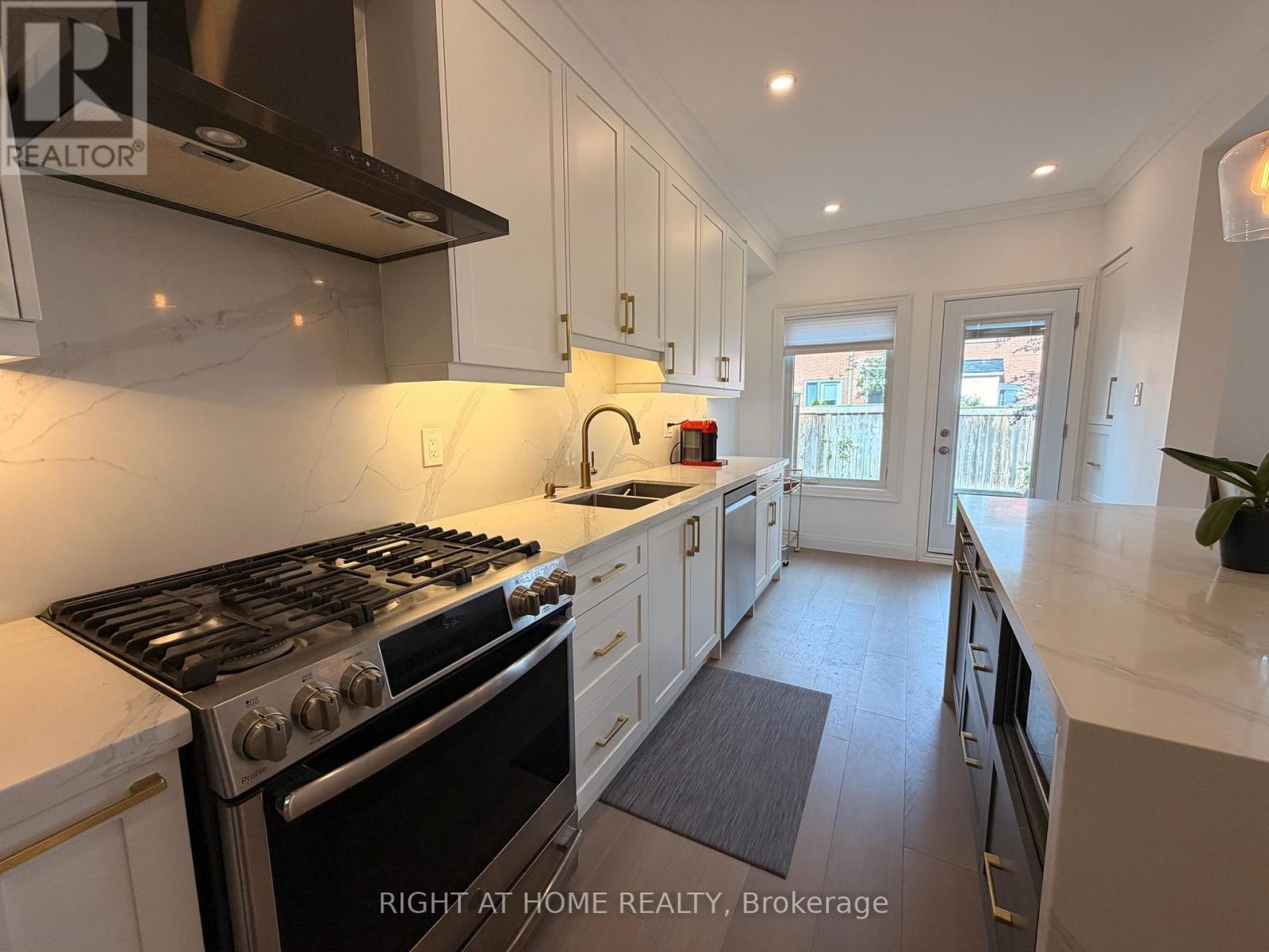 7 - 2 Mary Gapper Crescent, Richmond Hill, Ontario  L4C 0J4 - Photo 16 - N13502798