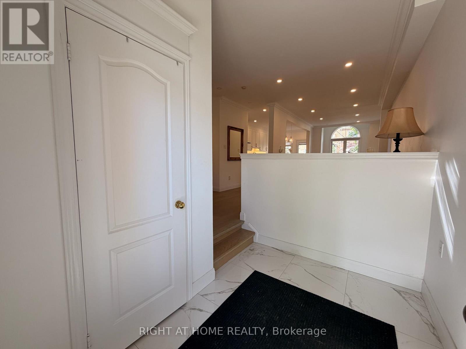 7 - 2 Mary Gapper Crescent, Richmond Hill, Ontario  L4C 0J4 - Photo 4 - N13502798