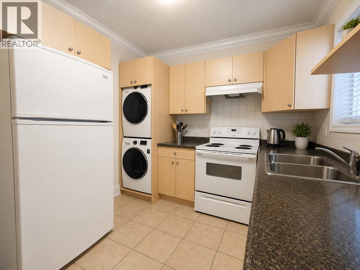 4651 A Canada Way, Burnaby, British Columbia  V5G 1K9 - Photo 9 - R3140898