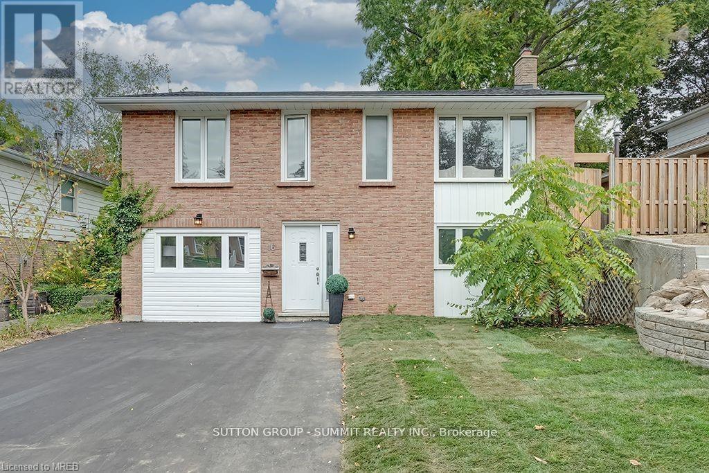 UPPER - 16 UPPER CANADA DRIVE, Kitchener, Ontario