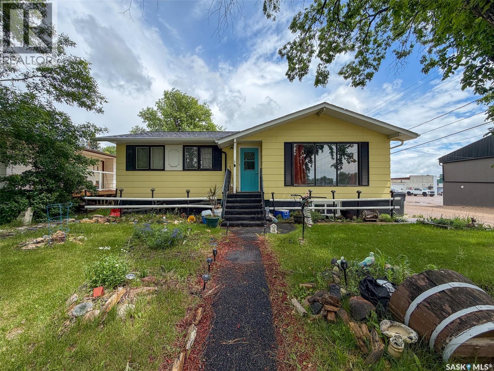 336 2nd Street W, Shaunavon, Saskatchewan  S0N 2M0 - Photo 1 - SK041031